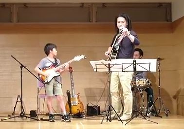 東京都板橋区のエレキギター教室、チックコリア・スペイン、お父さんもドラムで参加