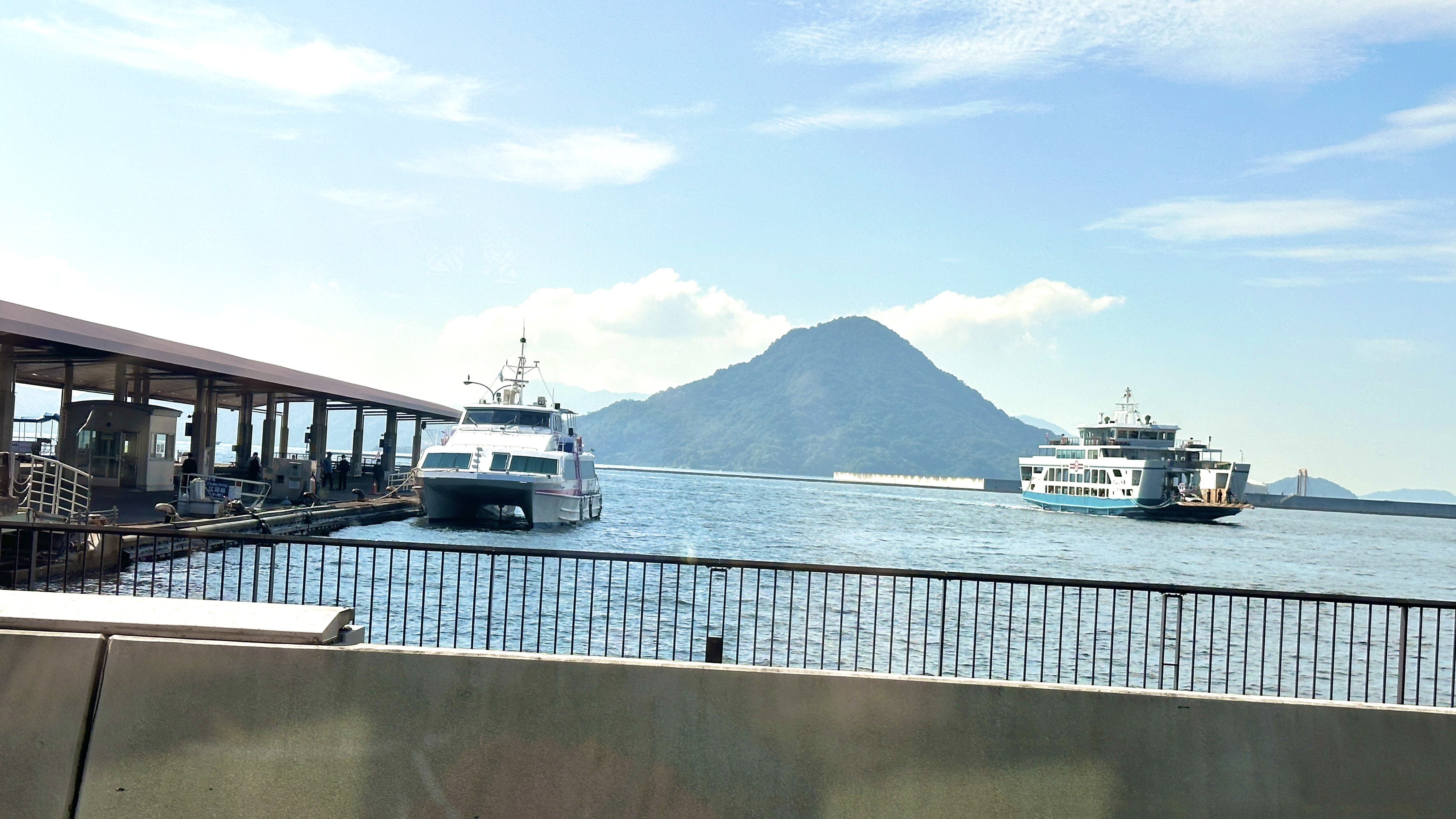 路面電車で広島港に到着