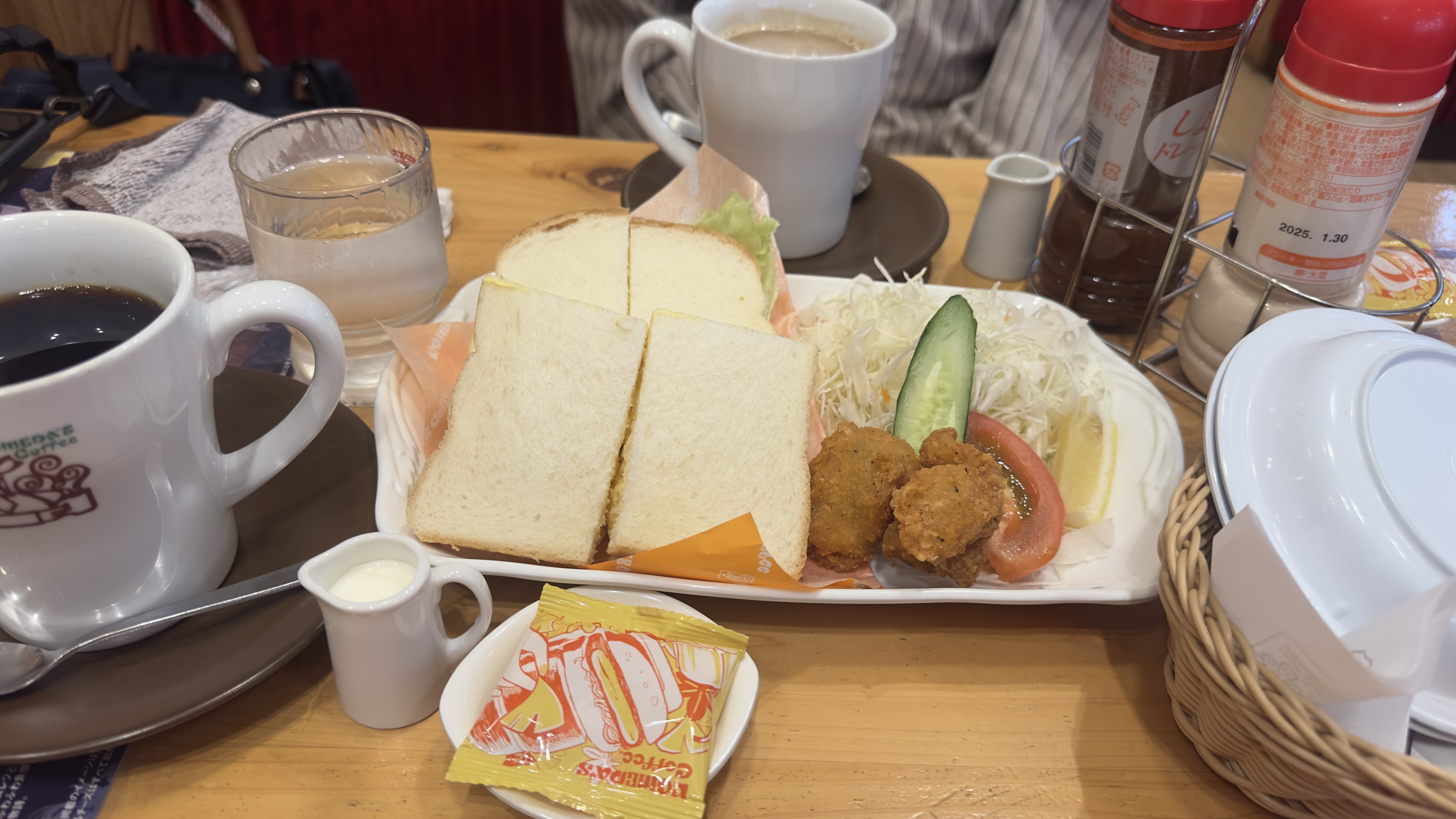 ゆめタウンのコメダ珈琲店 昼プレートの、たまとまレタスサンド画像の説明