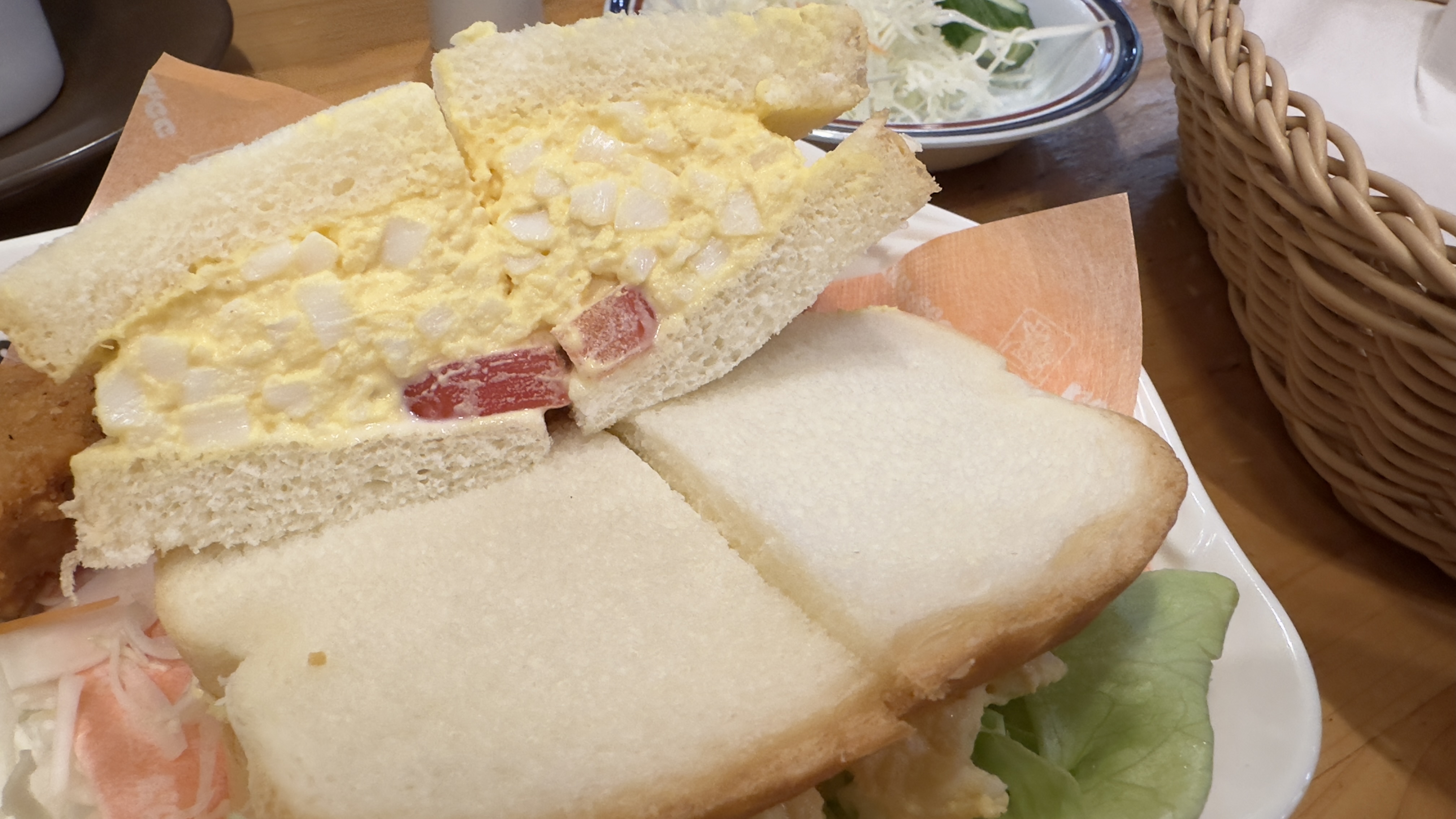 ゆめタウンのコメダ珈琲店昼プレートの、たまとまレタスサンド 