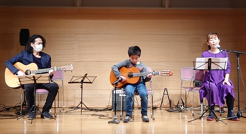 東京都板橋区のギター教室3年生クラッシックギター弾いてま～す