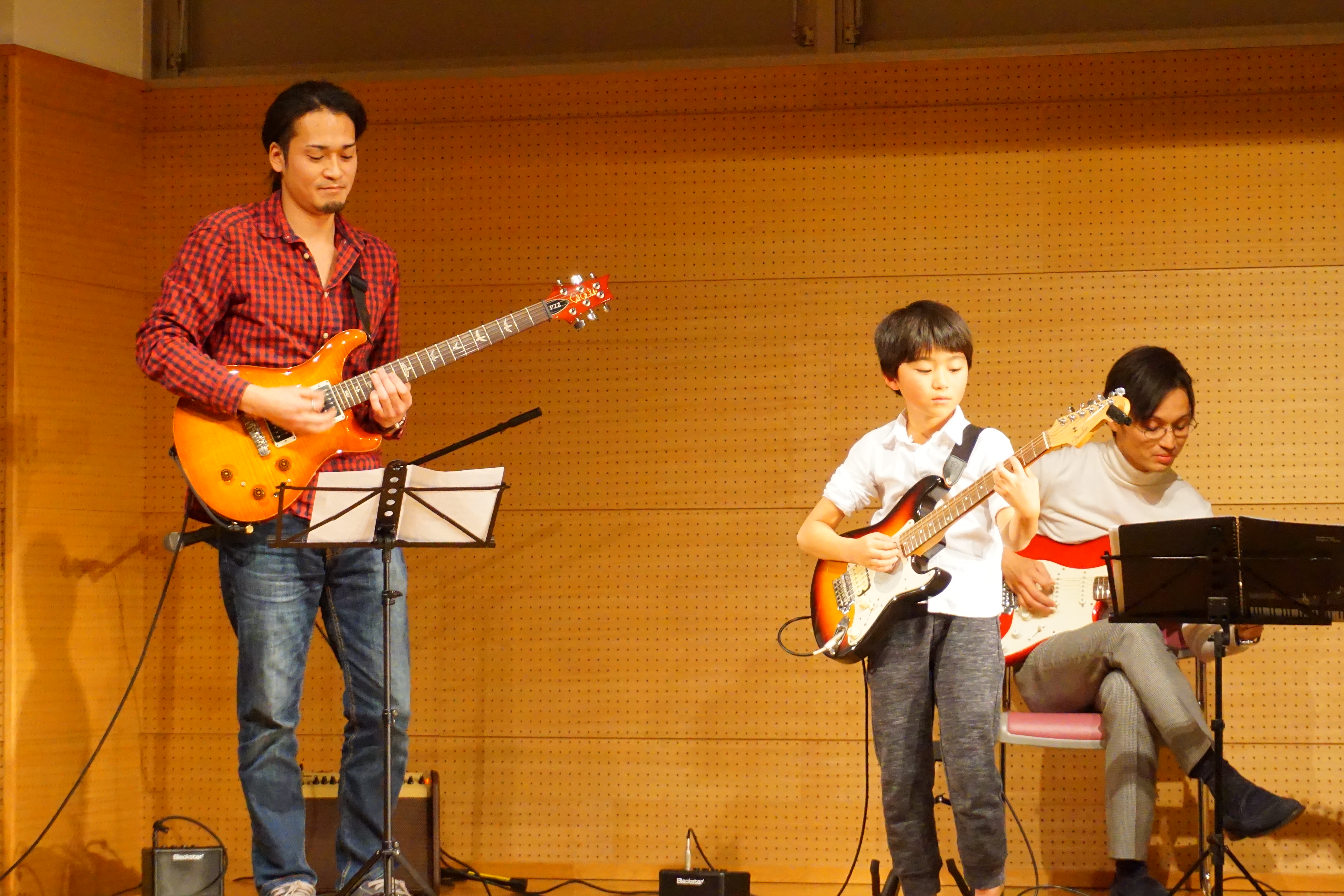 東京都板橋区のエレキギター教室、お父さんもベースで参加